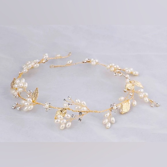 Wedding headpiece with crystals, pearls, and gold embellishments. - Picture 2 of 7